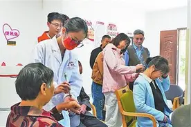 托起幸福“夕阳红”图片