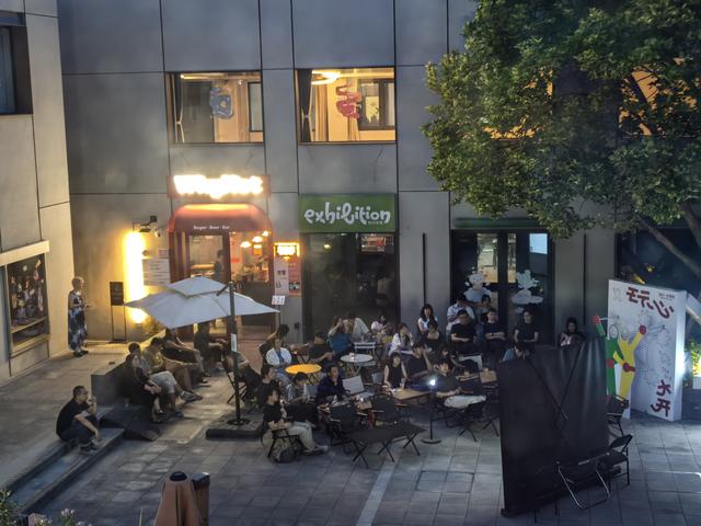 钟鼓楼旁，这座文创园夏夜人气儿旺！露台也已开放