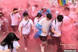 长沙万余名高考毕业生彩虹跑纪念青春图片