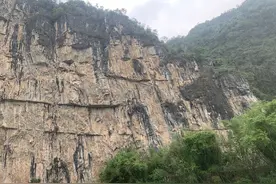 广西这里的山崖上有“跳舞的小人” 花山岩画还有多少秘密？图片