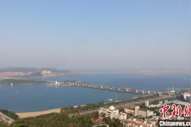 广西防城港市：边陲渔村30年嬗变“通边达海”生态新城图片