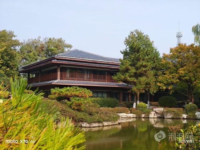 超纤薄设计，轻巧好手感 联想moto X70 Air评测