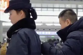 “别怕，我做你的眼睛”！发生在西安北站的一幕获网友点赞，背后故事→图片