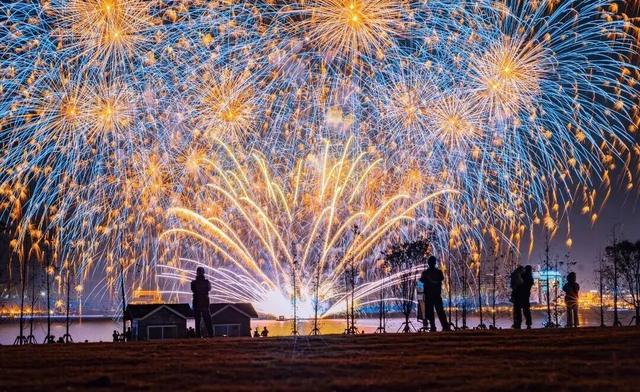 十一来宜都！看烟花秀、打铁花、万株菊花……