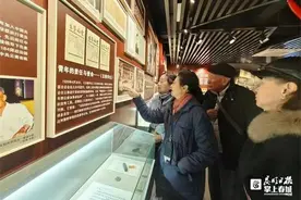 昆一中举行杰出校友珍贵档案捐赠仪式图片