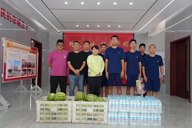 为高温坚守者送清凉，济南方特这么做