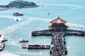 假期首日，海内外游客奔赴“来自大海的邀约”图片