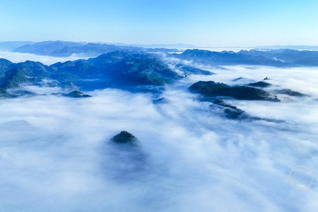 云雾为墨 晨雾奇观引人沉醉