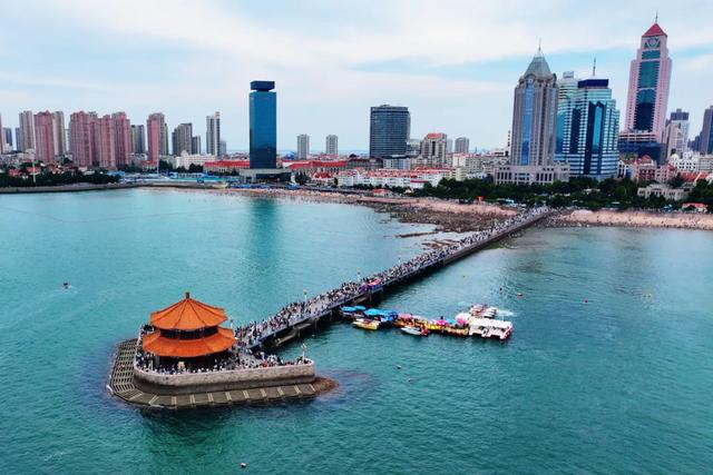 坐高铁去看海！出站走10分钟就能到海边！