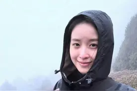 章泽天晒怼脸自拍照：31岁素颜登山，生命力满满！图片