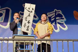 湖南长沙：麓山外国语学校学子走进“阳光小院”，深化励志教育图片
