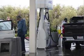 美媒：关税战影响美国人买车兴趣图片