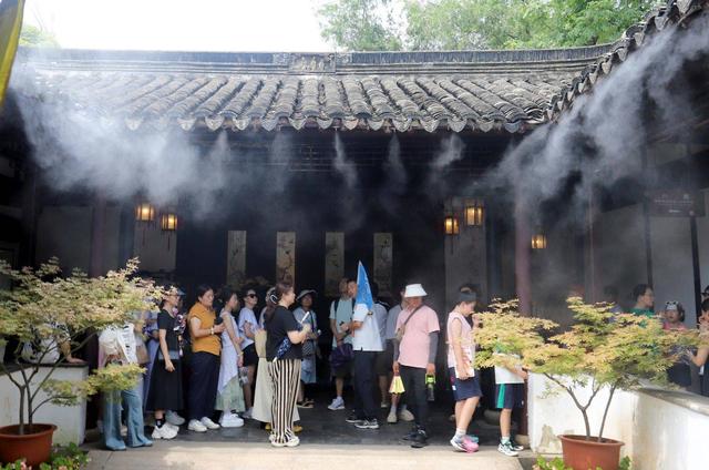 江苏苏州：留园喷雾送清凉