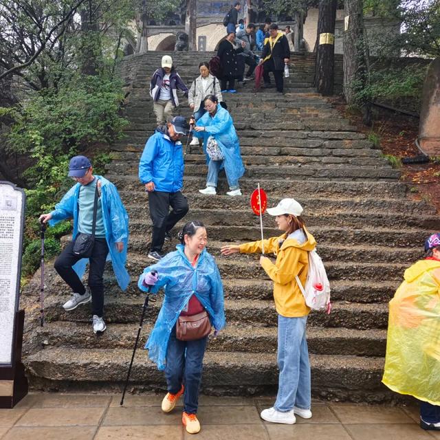 云轨凌虚揽烟霞：“崆峒号”国庆专列再续问道缘