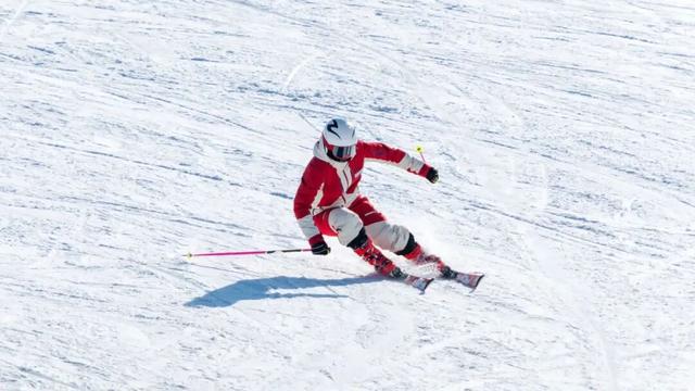 为了拿下万亿元冰雪季旅游订单，南北地区都抢疯了