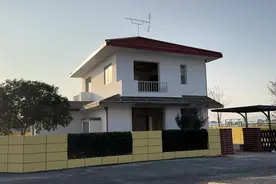 00后小伙花300万复刻蜡笔小新之家，当事人回应质疑，网友：能带娃参观吗？图片