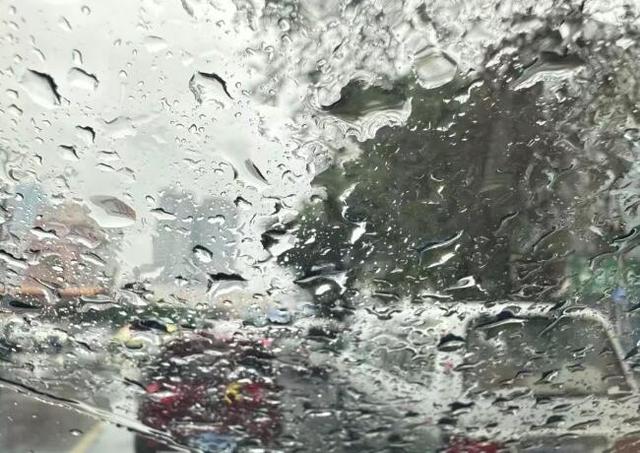 受天气影响，新疆这些景区暂停开放→