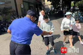 南京鼓楼城管开展红山动物园周边环境秩序专项保障图片