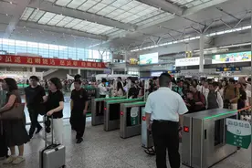 10月1日上海铁路客流量预计创新高！高峰期间，“三大站”候车室将通宵开放图片