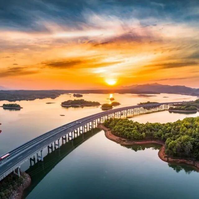 江西秋日自驾天花板，这几条公路带你驶入最美秋色！