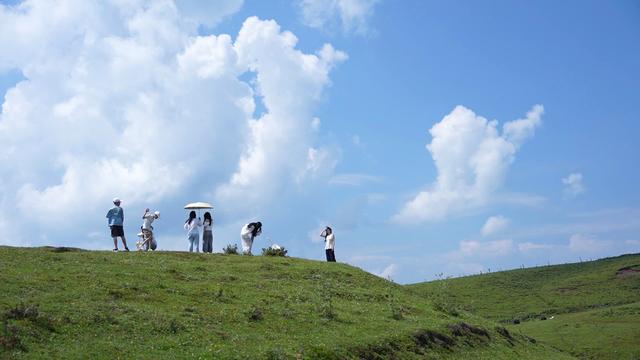 乌蒙大草原：避暑旅游火热出圈，景区游客爆棚