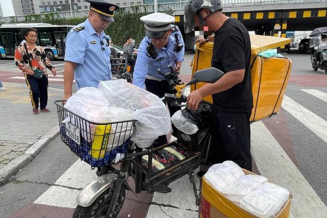 今天，北京上路突击抽查电动自行车！后续将对相关门店追责