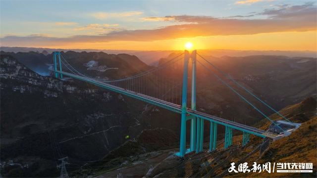 壮哉！地球裂缝之上一个大写的“一”