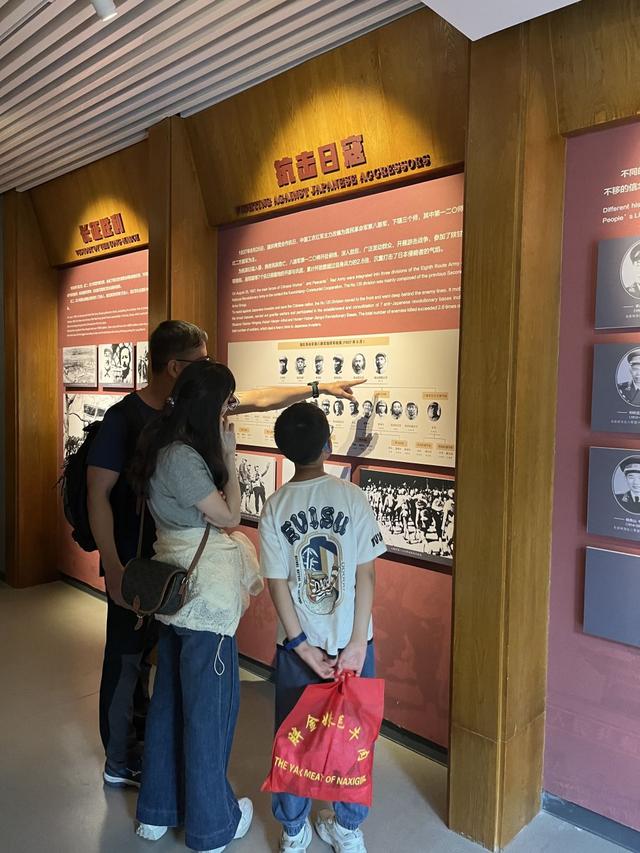 丽江古城红色文化院落迎来亲子游热潮