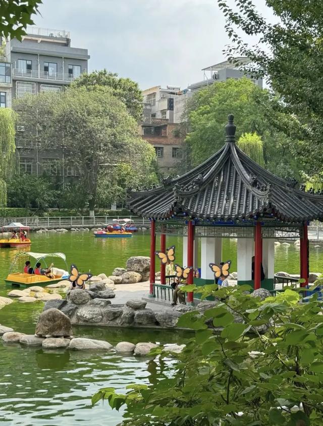 出发！一起寻找公园里的秋天～
