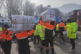 五位救援队长讲述：听到女士在哭，队友吃药感冒坚持，兰州拉面馆拒收钱图片