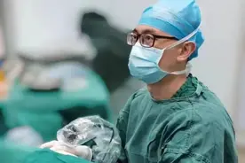 男子腰痛住院查出膀胱肿瘤不肯手术，三个月尿血才慌了图片
