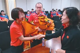 巴黎奥运会羽毛球女双夺银 刘圣书未来大有可为图片