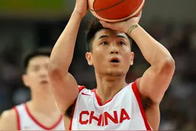 体坛午爆｜中国男篮62:93不敌黄蜂，李霄鹏任沧州雄狮总经理图片