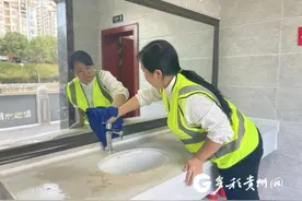 【城市美容师③】一天至少3次全面消毒 清扫公厕她要做到最好图片