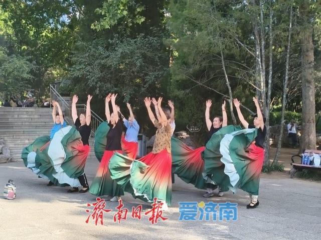 一年四季 泉在济南丨济南百花公园：秋日午后休闲好去处