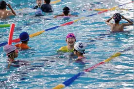 实现玩水自由！新洲3家定点游泳场馆免费向中小学生开放图片