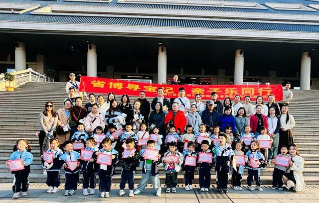 以家园共育之笔，绘就荆楚文化传承画卷