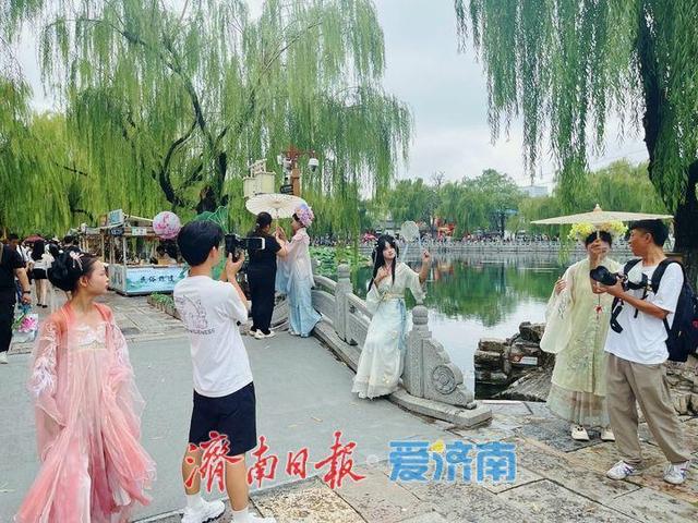 济南：古城里的“古装风” 体验别样风情