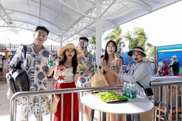 三亚西岛春节暖心服务“出圈”！游客点赞“海岛温度”