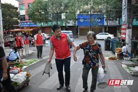 安仁县安平镇还路于民保畅通图片