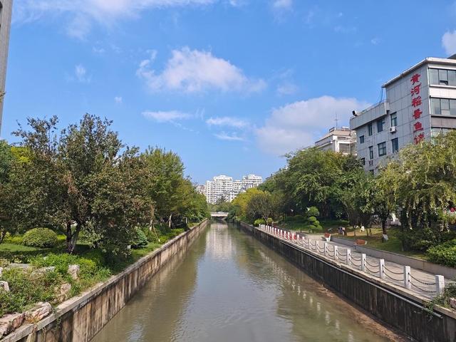 云开雨歇淄博蓝 一城秋色入画来