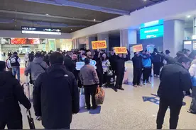 暴雪夜高铁晚点，济南公交做好旅客接驳疏散工作图片