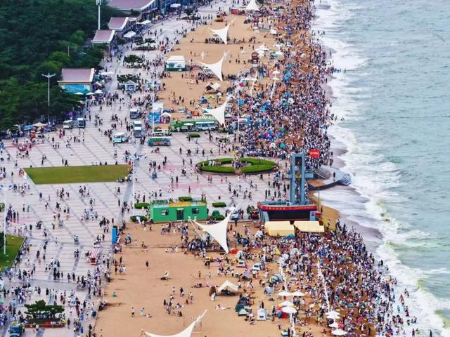 日照海边！“下饺子”模式！今夏顶流避暑地！