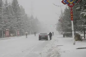 你在南方的艳阳天里露着腰 我在大兴安岭最冷小镇呼中看大雪飘图片