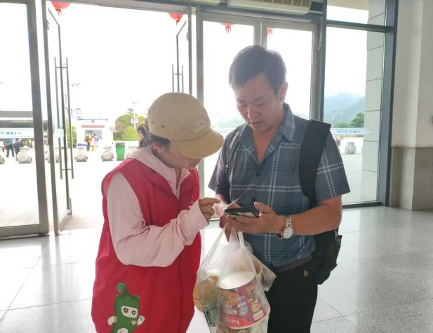青春正当时|铜仁“小青椒”绘就旅游暖心画卷