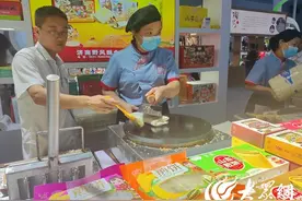煎饼、干果、中式糕点……山东特产“野风酥”亮相文旅博览会图片