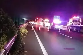 江苏新扬高速盱眙段发生车祸致堵车数小时:急救车去拉过伤员，现场救援已结束图片