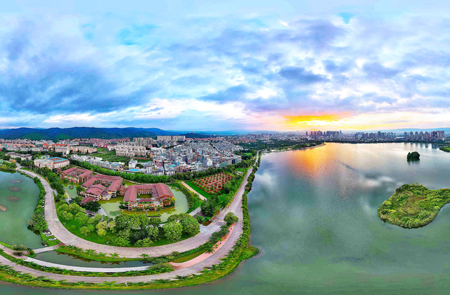 温泉润泽，云南这座小城坐拥半城湖光丨云新闻·滇地宝藏⑮