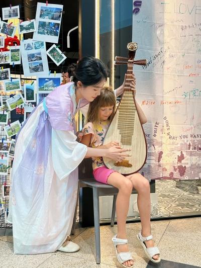 制造、人文、共鸣：维也纳与布拉格的“清”春之桥
