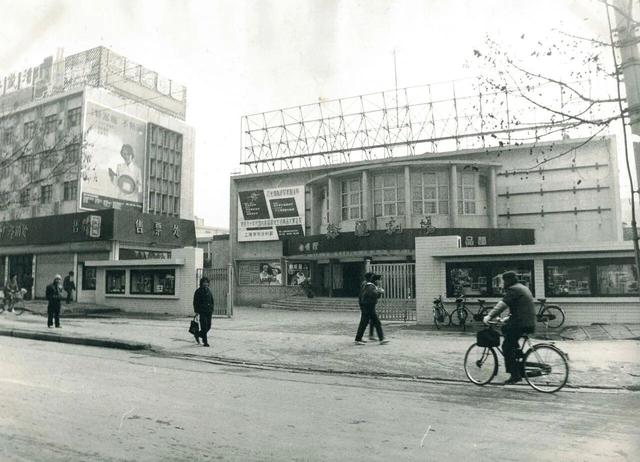 把剧场建到商场里，十年前的人都是咋想的？